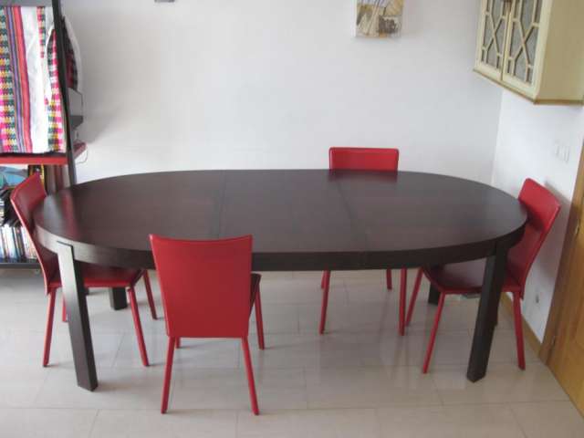 Mesa de madera de comedor ovalada y sillas en Madrid - Muebles | 440008. Mesa de madera de comedor ovalada y sillas en Madrid - Muebles | 440008.
