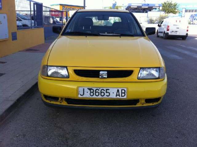 Ocasion vendo coche seat ibiza 1.4 amarillo 1999