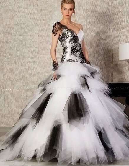 se venden vestidos de novia gitana a precios de fábrica en