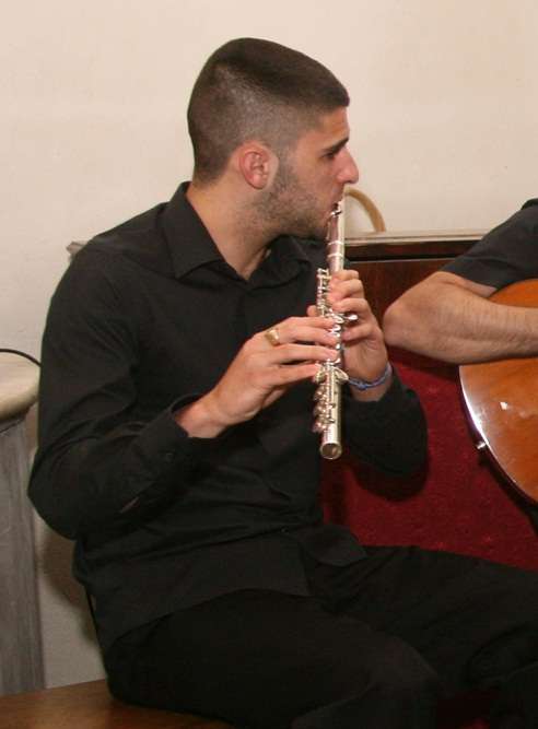 Alumno de musicología imparte clases de flauta travesera, lenguaje musical, armonía y análisis musical