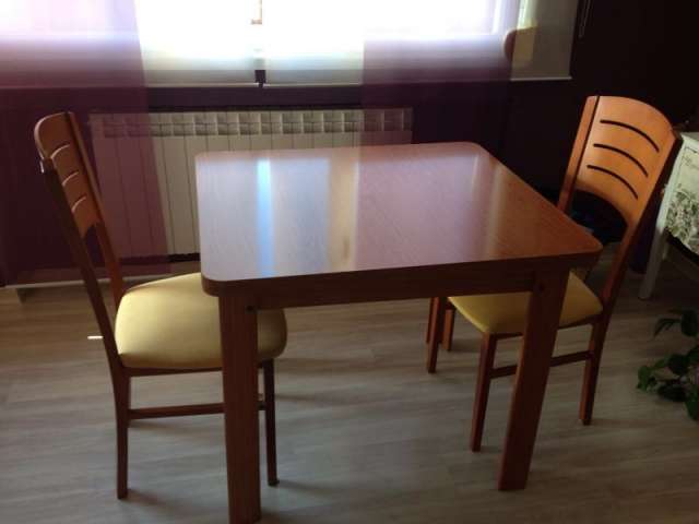 Vendo mesa comedor y dos sillas en Algete - Muebles | 548553 Vendo mesa comedor y dos sillas en Algete - Muebles | 548553