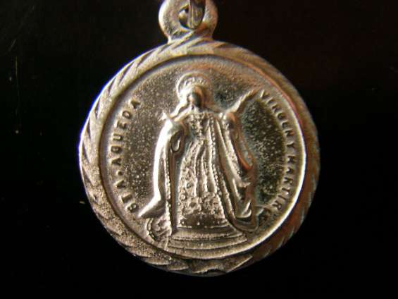 Medallas santa agueda en oro y en plata.
